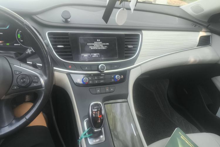 Used Buick LaCrosse 2016 30H Luxury Version Center Console