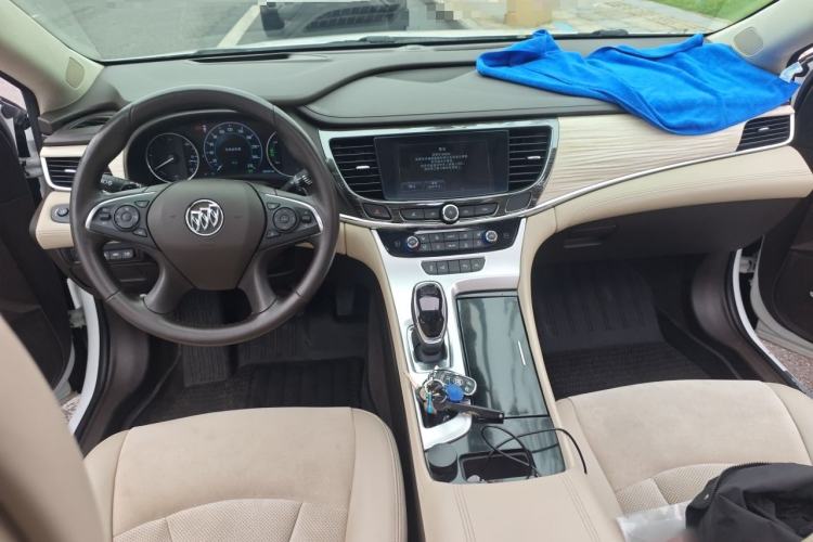 Used Buick LaCrosse 2016 30H Luxury Version Center Console