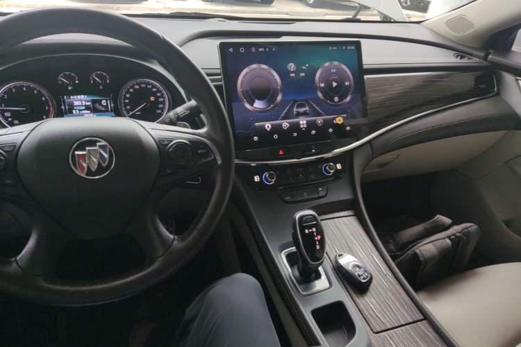 Used Buick LaCrosse 2016 Revised 20T Leading Edition Center Console
