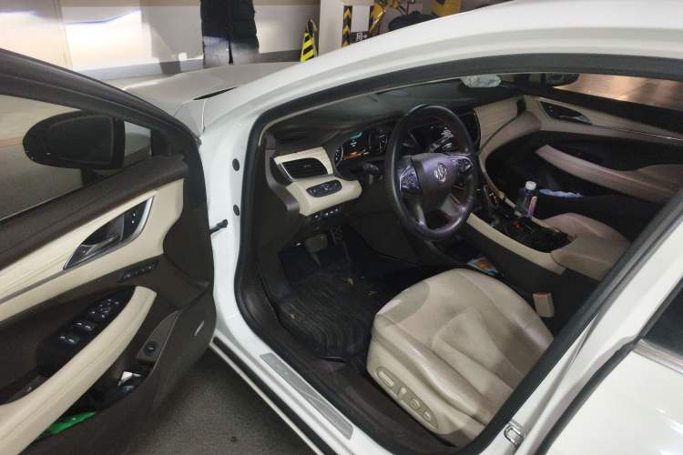Used Buick LaCrosse 2016 30H Luxury Version Driver Seat