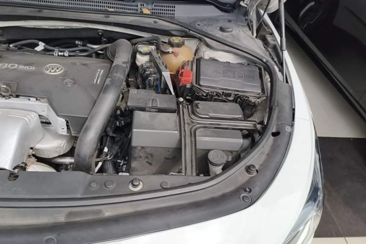 Used Buick LaCrosse 2016 Revised Version 28T Elite Edition Engine Bay Left