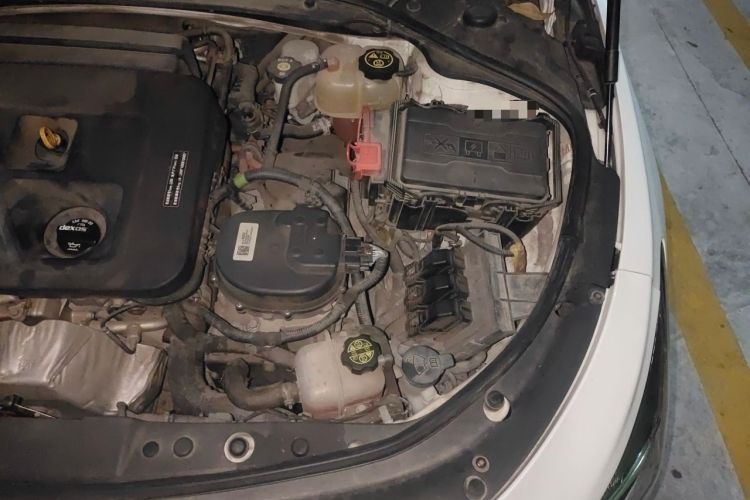 Used Buick LaCrosse 2016 30H Luxury Version Engine Bay Left