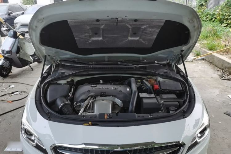 Used Buick LaCrosse 2016 28T Premium Edition Engine Bay