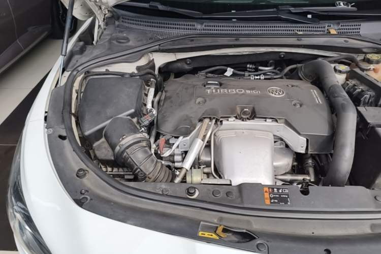 Used Buick LaCrosse 2016 Revised Version 28T Elite Edition Engine Bay Right