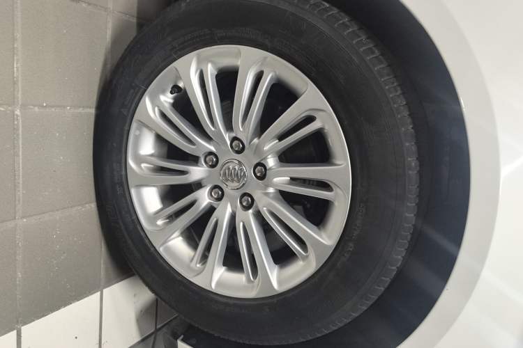 Used Buick LaCrosse 2016 30H Luxury Version Exterior 7