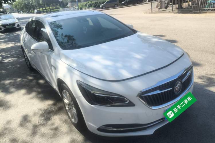 Used Buick LaCrosse 2016 30H Luxury Version Front Right 45 Deg