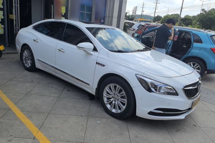 Used Buick LaCrosse 2016 20T Luxury Model Front Right 45 Deg