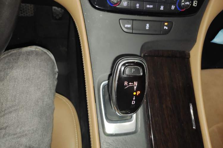 Used Buick LaCrosse 2016 20T Elite Edition Gear Lever
