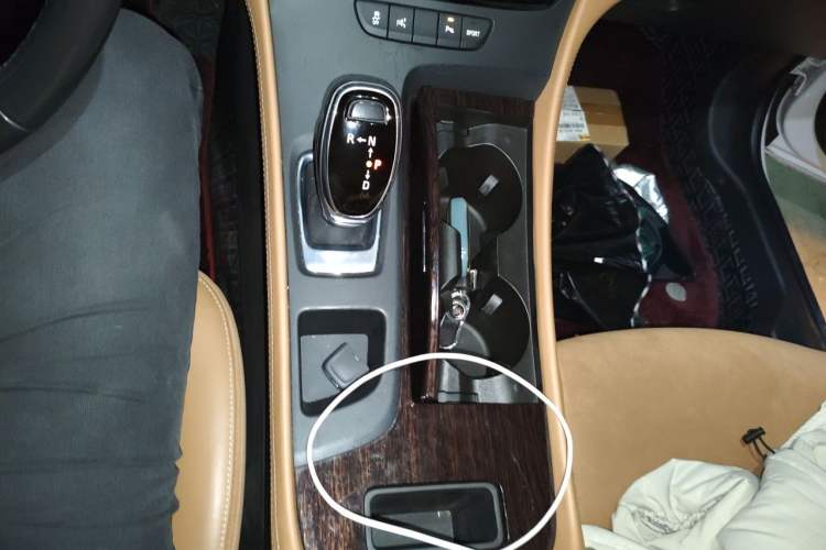 Used Buick LaCrosse 2016 28T Premium Edition Gear Lever