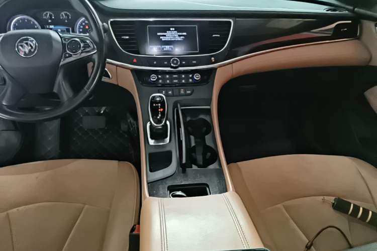 Used Buick LaCrosse 2016 28T Premium Edition Gear Lever