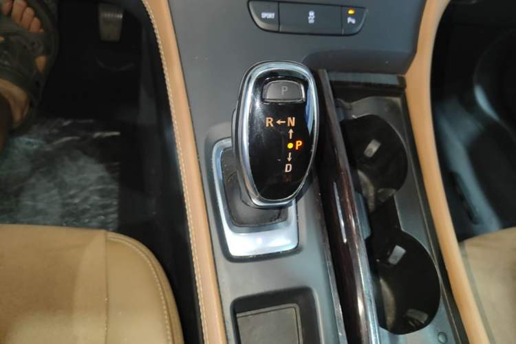 Used Buick LaCrosse 2016 20T Elite Edition Gear Lever