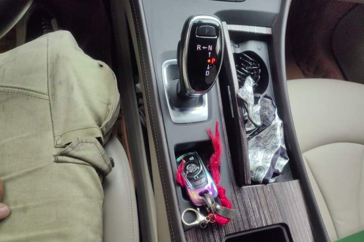 Used Buick LaCrosse 2016 Revised 20T Leading Edition Gear Lever