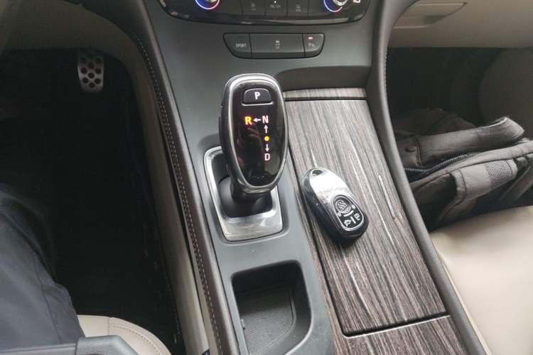 Used Buick LaCrosse 2016 Revised 20T Leading Edition Gear Lever