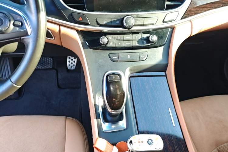 Used Buick LaCrosse 2016 20T Elite Edition Gear Lever