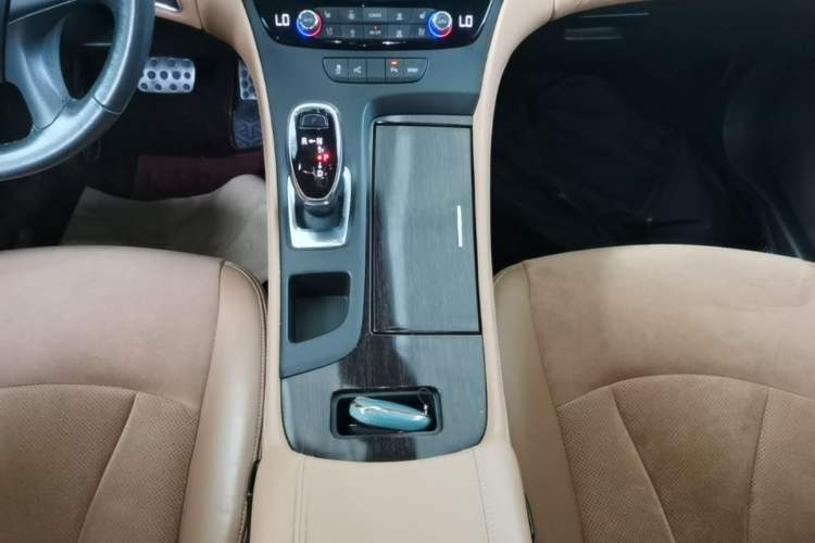 Used Buick LaCrosse 2016 28T Premium Edition Gear Lever