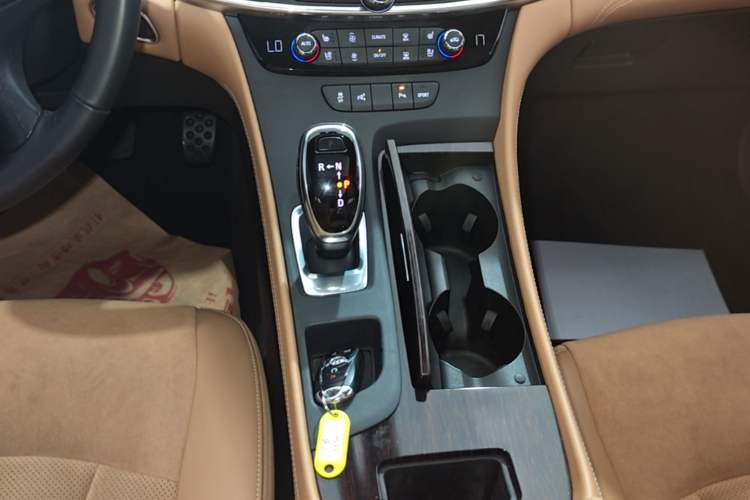 Used Buick LaCrosse 2016 28T Premium Edition Gear Lever