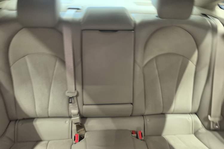 Used Buick LaCrosse 2016 30H Luxury Version Interior 4