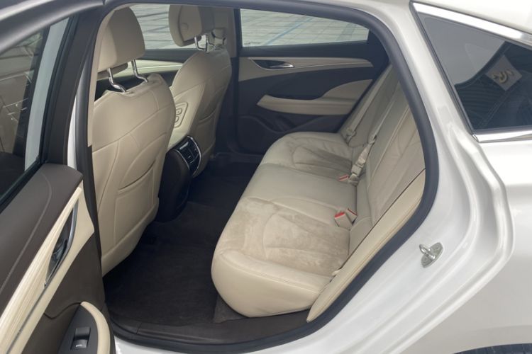 Used Buick LaCrosse 2016 30H Luxury Version Interior 5