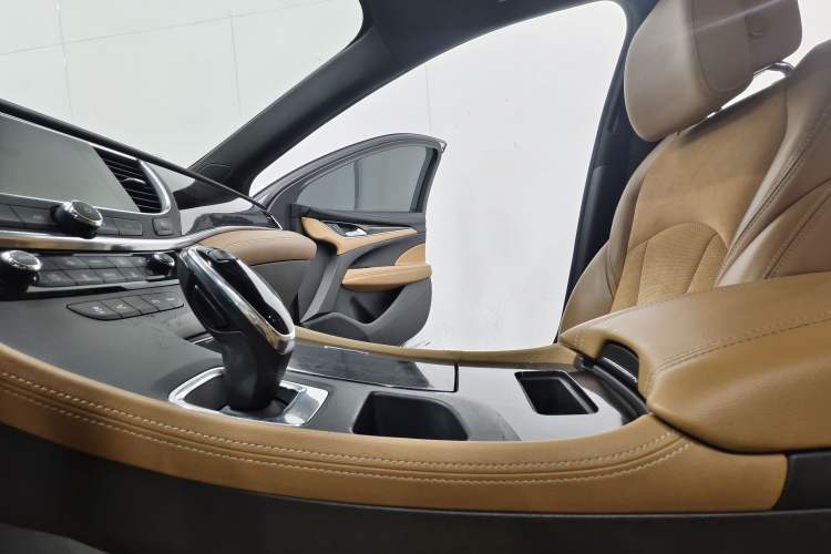 Used Buick LaCrosse 2016 28T Premium Edition Interior 6