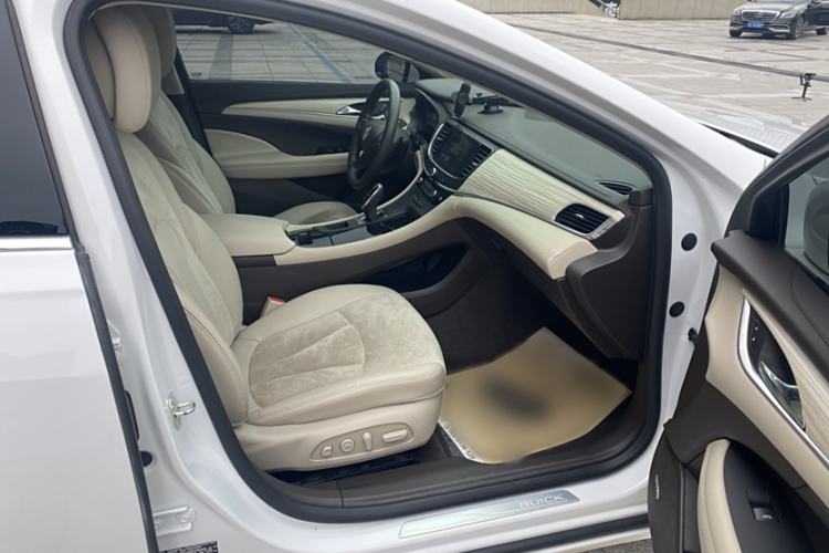 Used Buick LaCrosse 2016 30H Luxury Version Interior 7