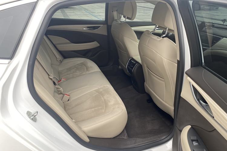 Used Buick LaCrosse 2016 30H Luxury Version Interior 8