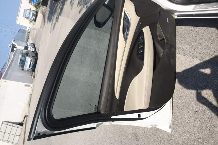 Used Buick LaCrosse 2016 30H Luxury Version Left Front Door Interior