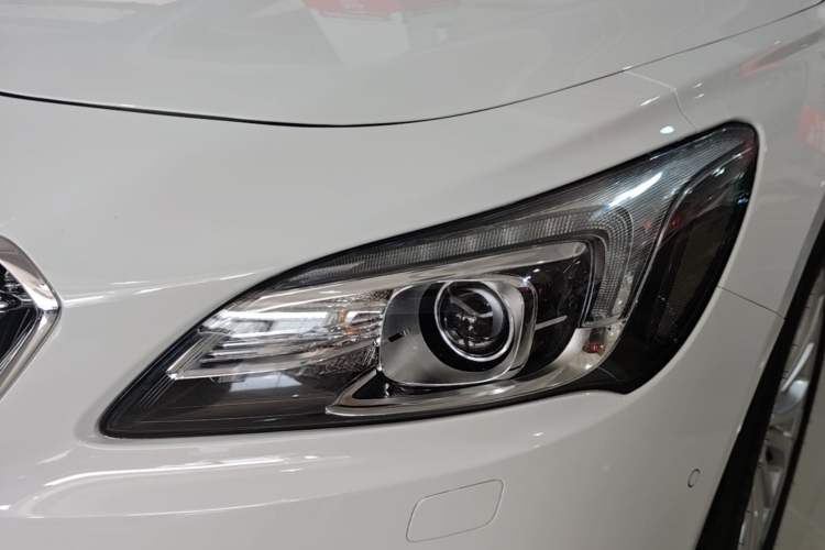 Used Buick LaCrosse 2016 28T Premium Edition Left Front Headlight