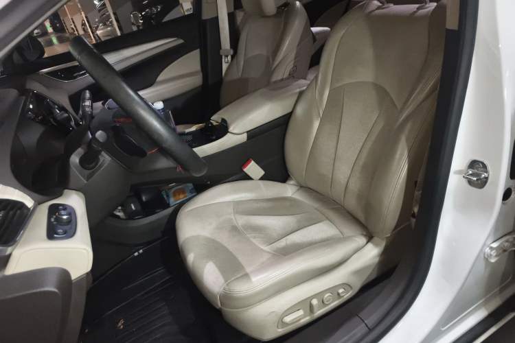 Used Buick LaCrosse 2016 30H Luxury Version Left Front Seat