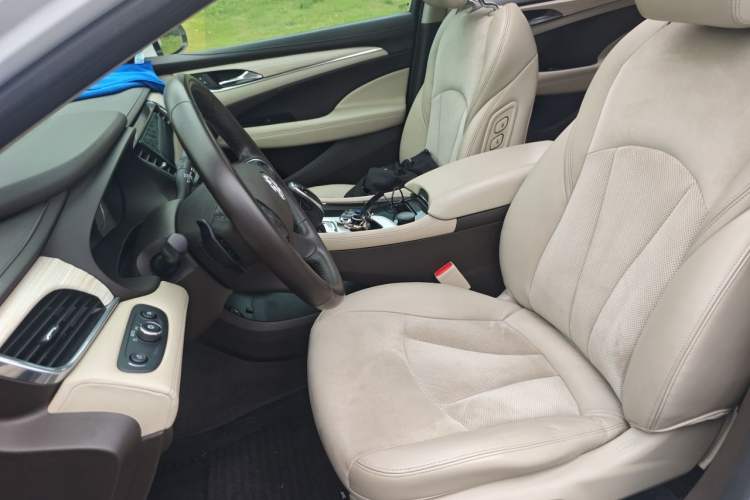 Used Buick LaCrosse 2016 30H Luxury Version Left Front Seat