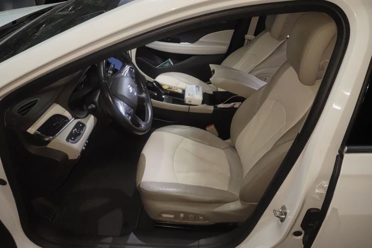 Used Buick LaCrosse 2016 30H Luxury Version Left Front Seat