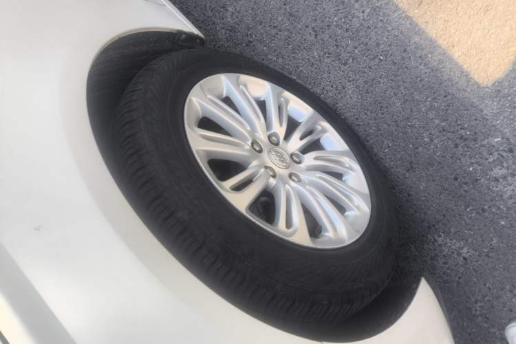 Used Buick LaCrosse 2016 30H Luxury Version Left Front Wheel Hub