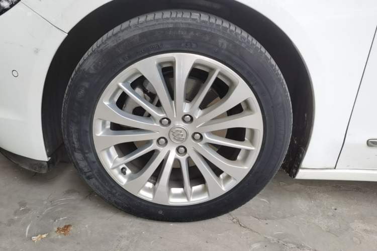 Used Buick LaCrosse 2016 28T Premium Edition Left Front Wheel Hub