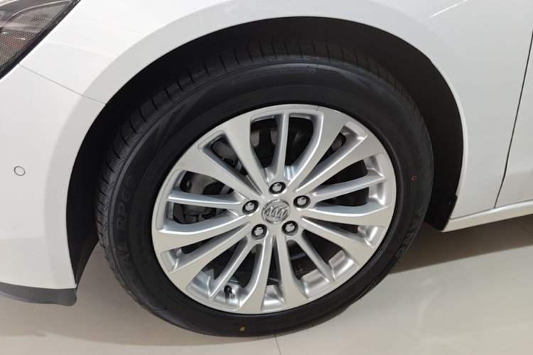 Used Buick LaCrosse 2016 28T Premium Edition Left Front Wheel Hub