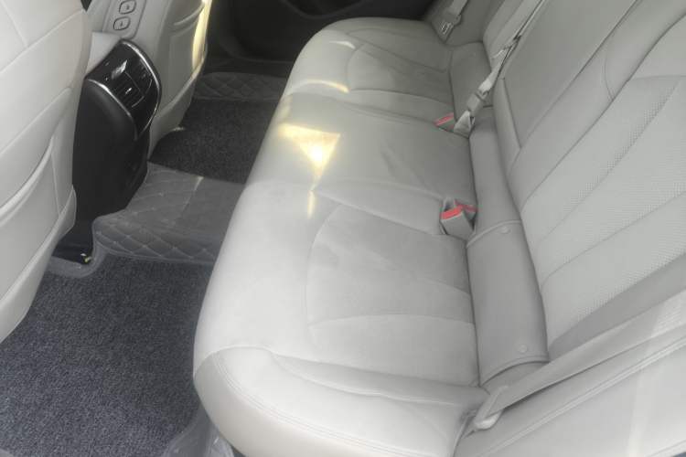 Used Buick LaCrosse 2016 30H Luxury Version Left Rear Seat