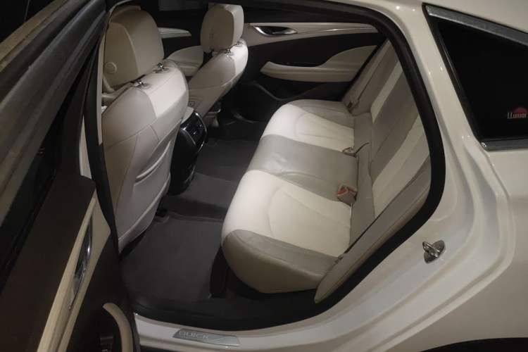 Used Buick LaCrosse 2016 30H Luxury Version Left Rear Seat