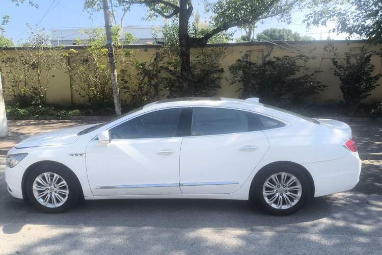 Used Buick LaCrosse 2016 30H Luxury Version Left Side