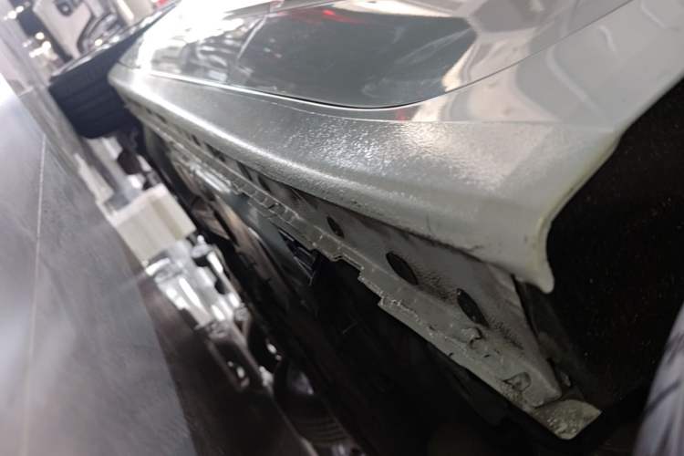 Used Buick LaCrosse 2016 28T Premium Edition Left Side Sill