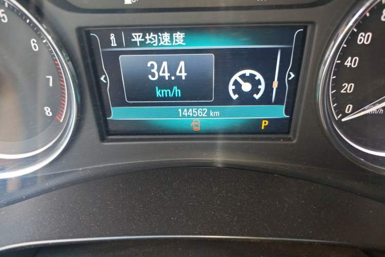 Used Buick LaCrosse 2016 28T Premium Edition Odometer Close Up