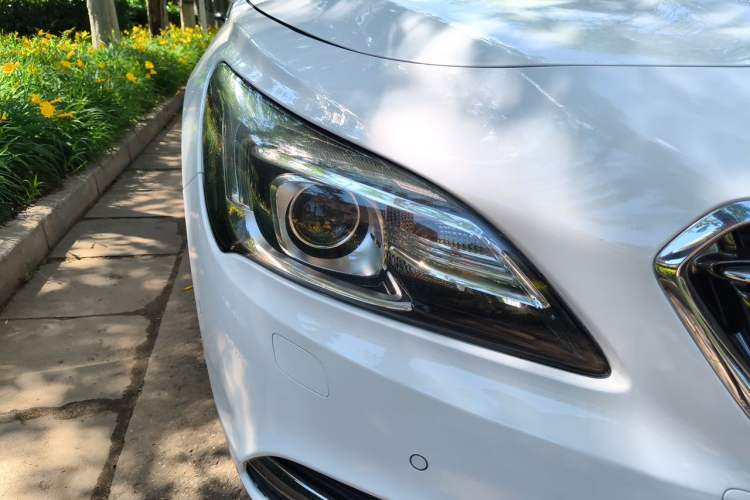 Used Buick LaCrosse 2016 20T Luxury Model Right Front Headlight