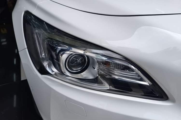 Used Buick LaCrosse 2016 Revised Version 28T Elite Edition Right Front Headlight