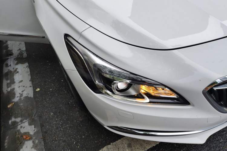 Used Buick LaCrosse 2016 20T Elite Edition Right Front Headlight