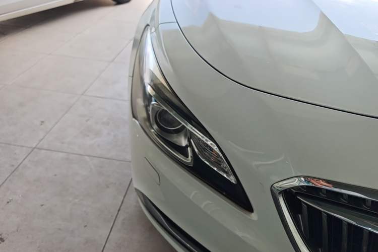 Used Buick LaCrosse 2016 20T Elite Edition Right Front Headlight