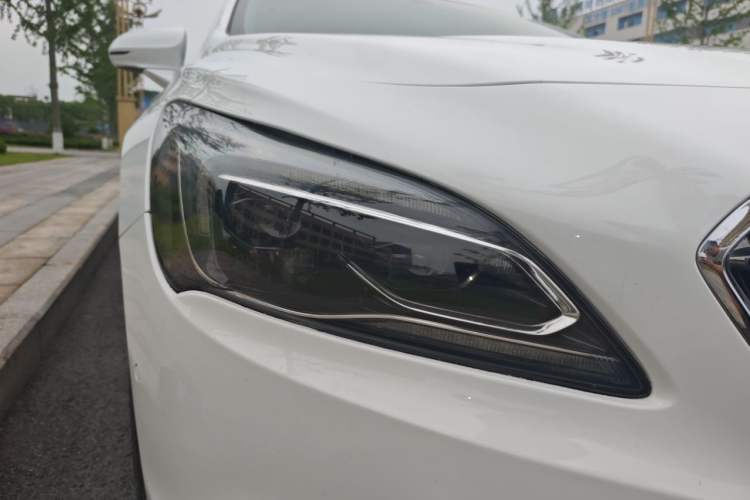 Used Buick LaCrosse 2016 30H Luxury Version Right Front Headlight
