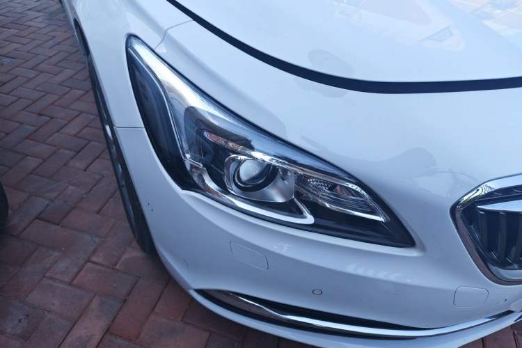 Used Buick LaCrosse 2016 28T Premium Edition Right Front Headlight