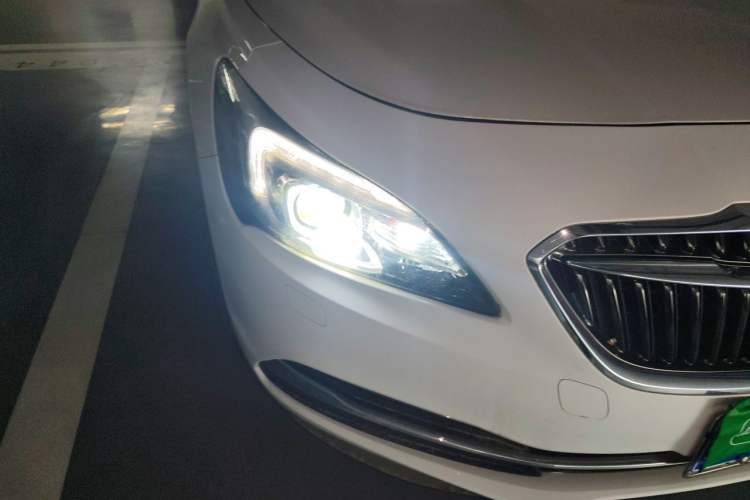 Used Buick LaCrosse 2016 20T Elite Edition Right Front Headlight