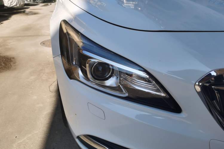 Used Buick LaCrosse 2016 30H Elite Edition Right Front Headlight