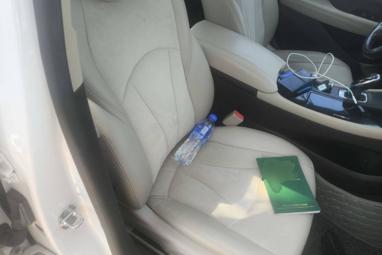 Used Buick LaCrosse 2016 30H Luxury Version Right Front Seat