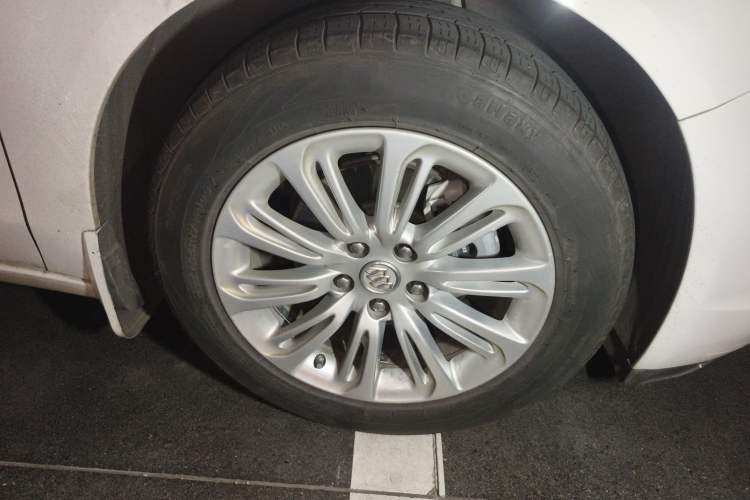 Used Buick LaCrosse 2016 30H Luxury Version Right Front Wheel Hub