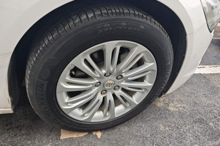 Used Buick LaCrosse 2016 20T Luxury Model Right Front Wheel Hub
