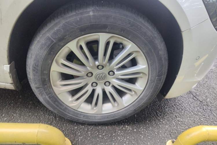 Used Buick LaCrosse 2016 30H Luxury Version Right Front Wheel Hub